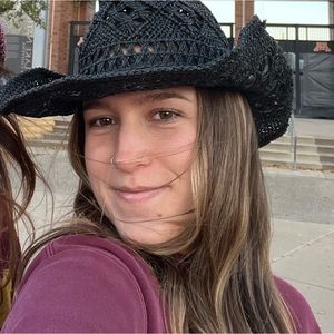 Meet your Posher, Jaeli